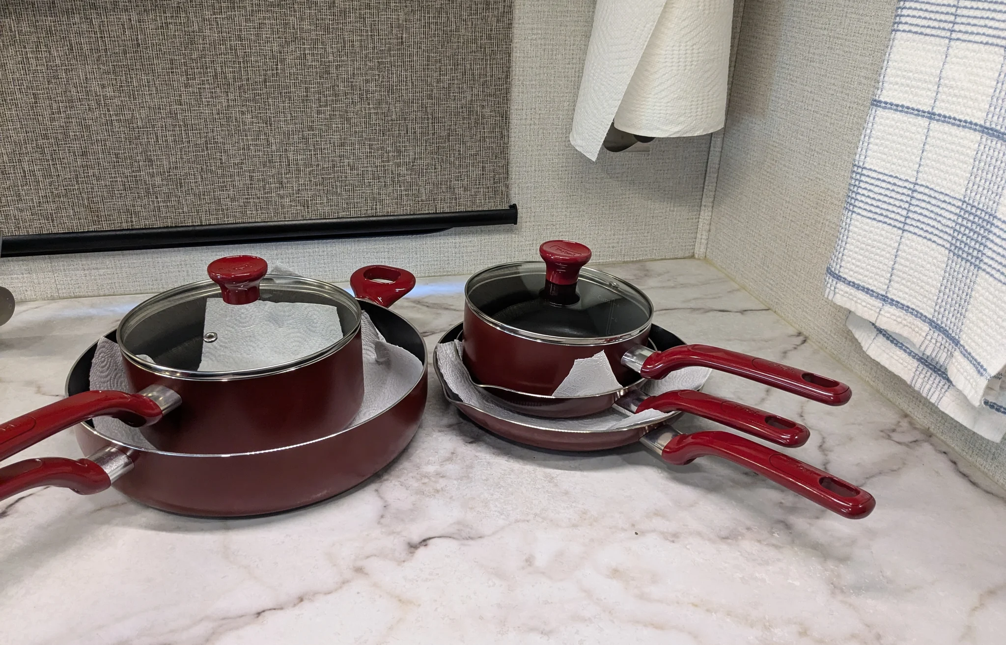 Kitchenware included